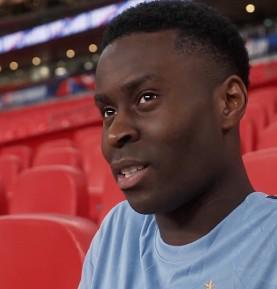 格伊：没想到踢日本会戴上队长袖标，这会是我反复回味的经历